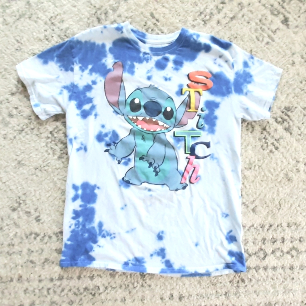 Stitch Tshirt Size M